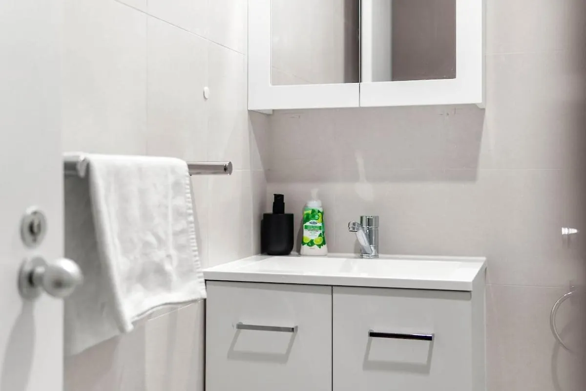 Charming City Escape Stylish Cbd Suite With Wifi Adelaide 0*,  Australia