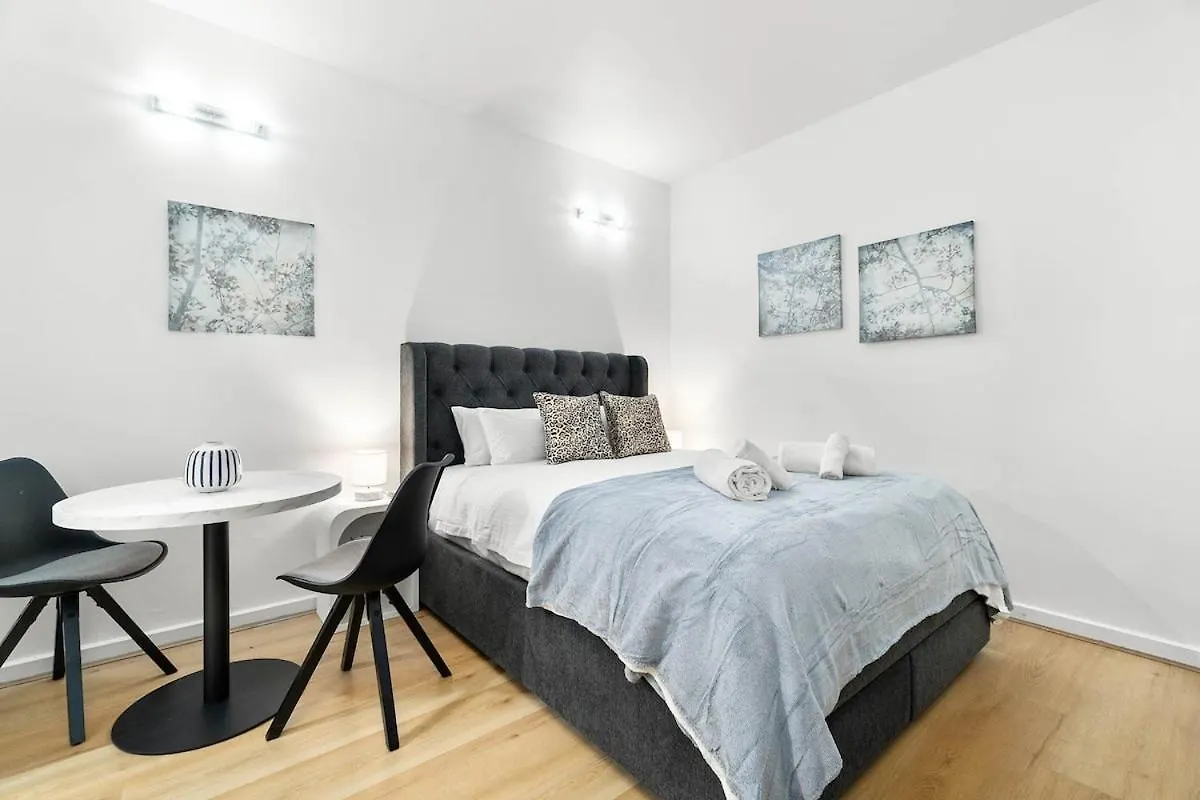 Charming City Escape Stylish Cbd Suite With Wifi location