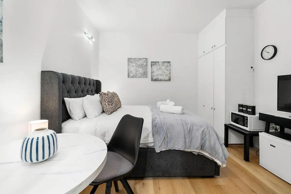 Charming City Escape Stylish Cbd Suite With Wifi 애들레이드 0*,  오스트레일리아