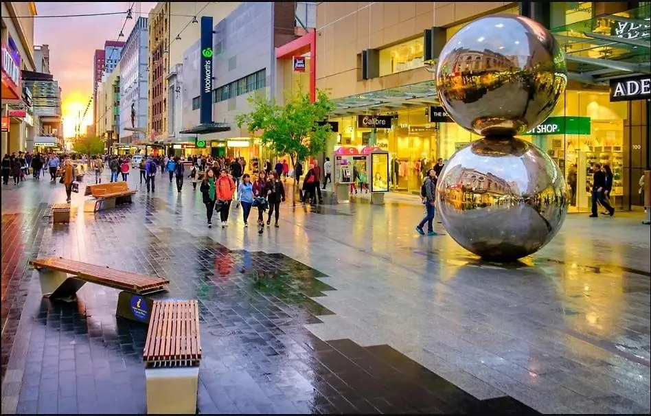 Charming City Escape Stylish Cbd Suite With Wifi 애들레이드 0*,
